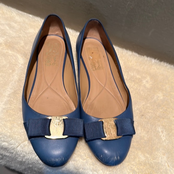 Salvatore Ferragamo Varina Blue Flats with Gold Accents - Picture 1 of 14